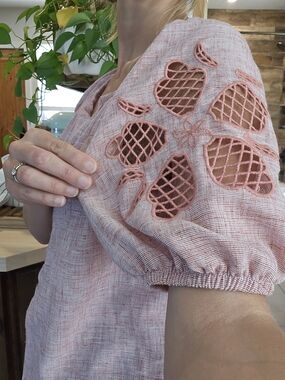 Vintage Threads Dusty Rose Embroidered Sleeve Blouse - Size Small